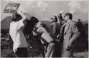 Schwarz-Weiß Bild von einer Filmcrew